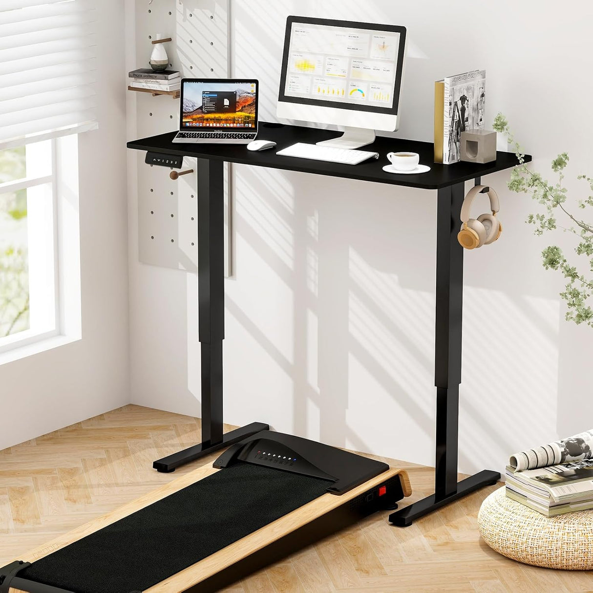 Electric Standing Desk, 140 x 60 cm Sit Stand Home Office Desk with 3 Memory Height Settings, Height Adjustable Computer Desk with 2 Hanging Hooks & Cable Management