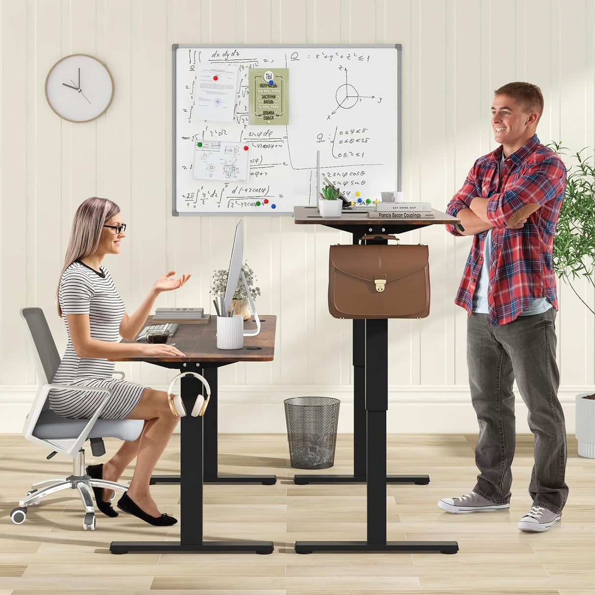 Electric Standing Desk, 140 x 60 cm Sit Stand Home Office Desk with 3 Memory Height Settings, Height Adjustable Computer Desk with 2 Hanging Hooks & Cable Management