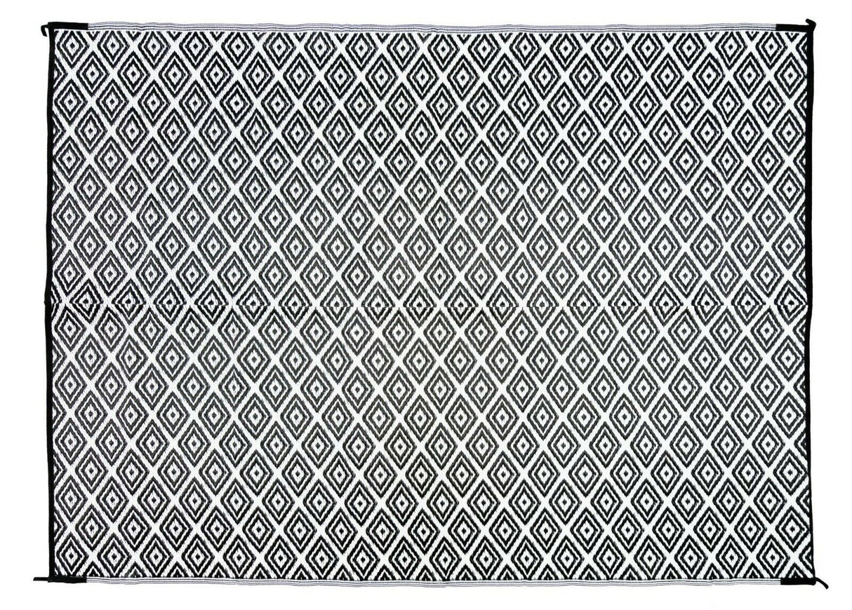 200 x 270cm Diamond Black/White Outdoor Plastic Rug Waterproof